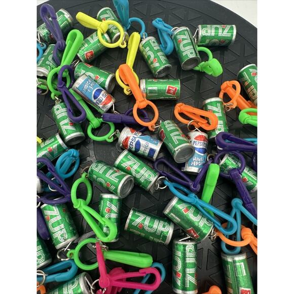 Lot Of 40 Rare VTG 80's 7 Up Pepsi Clip On Charm for Plastic Charms Necklace - Picture 2 of 3